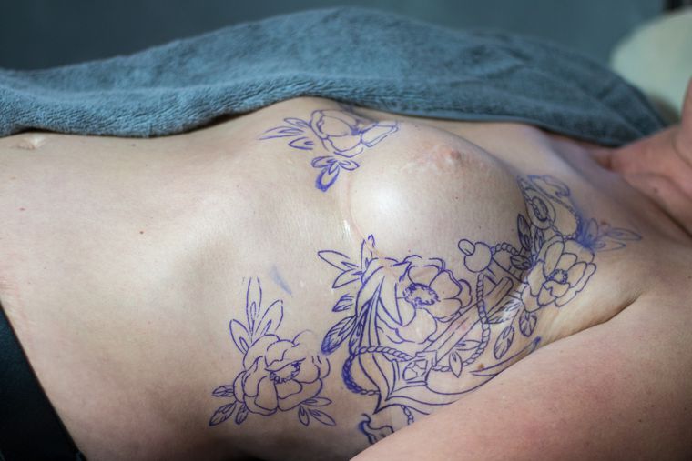 Brustkrebstattoo-Tag 2016; eine großes Projekt; Tintenstich Tattoo, Bonn; Foto: www.PhotoArtClaus.jimdo.com