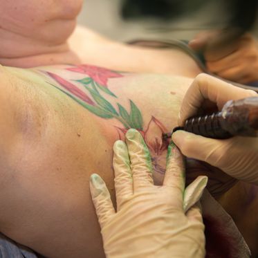 Brustkrebstattoo-Tag 2016, Kinu Hana Tattoo, Lübeck; Foto: www.hansemeister.com