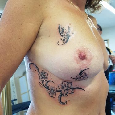 Brustkrebstattootag 2017, Tätowierer: Michael Schlichthärle, Manea Tattoo, Ochsenhausen