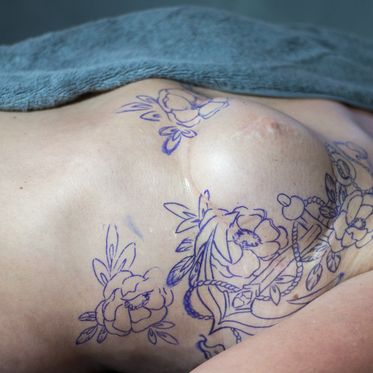 Brustkrebstattoo-Tag 2016; eine großes Projekt; Tintenstich Tattoo, Bonn; Foto: www.PhotoArtClaus.jimdo.com