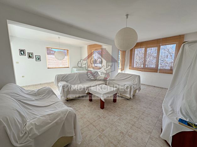 Многостаен, гараж, таван, изба